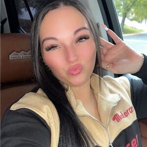 Meet your Posher, Ambria